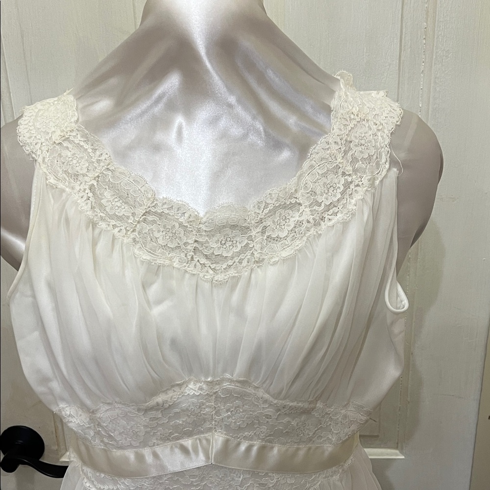 Vintage Elegant White Bridal Lingerie Set With Ni… - image 4